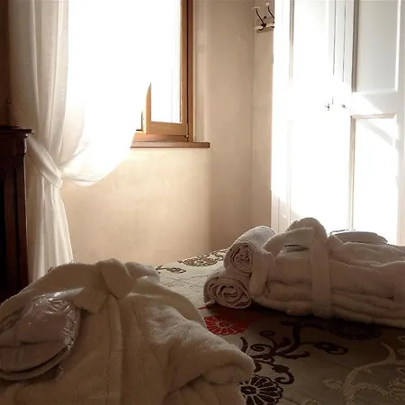 Il Casale Dell'arte - Le Case Antiche Bed & Breakfast 4*