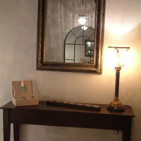 Il Casale Dell'arte - Le Case Antiche Bed & Breakfast 4*