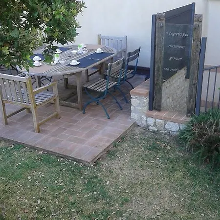 Il Casale Dell'arte - Le Case Antiche Bed & Breakfast 4*