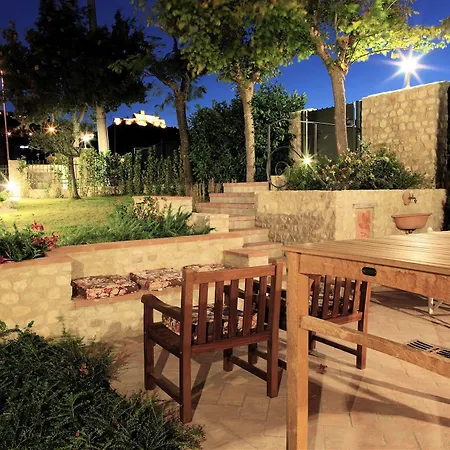 Il Casale Dell'arte - Le Case Antiche Bed and Breakfast 4*