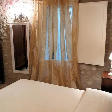 Il Casale Dell'arte - Le Case Antiche לינה וארוחת בוקר