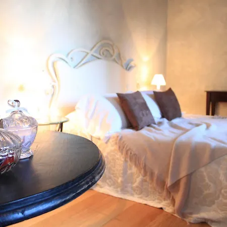 Il Casale Dell'arte - Le Case Antiche Bed & Breakfast 4*