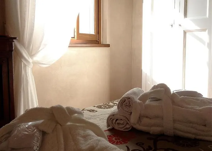 Il Casale Dell'arte - Le Case Antiche Bed & Breakfast 4*