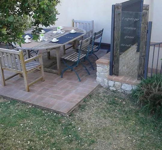 Il Casale Dell'arte - Le Case Antiche Bed & Breakfast 4*