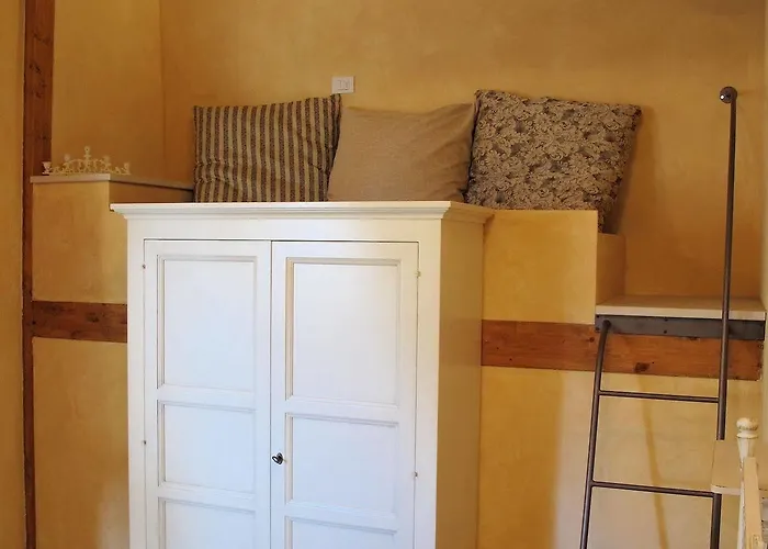 Il Casale Dell'arte - Le Case Antiche Bed & Breakfast 4*